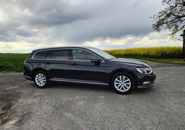 Volkswagen Passat cena 58900 przebieg: 206000, rok produkcji 2015 z Wieluń małe 121